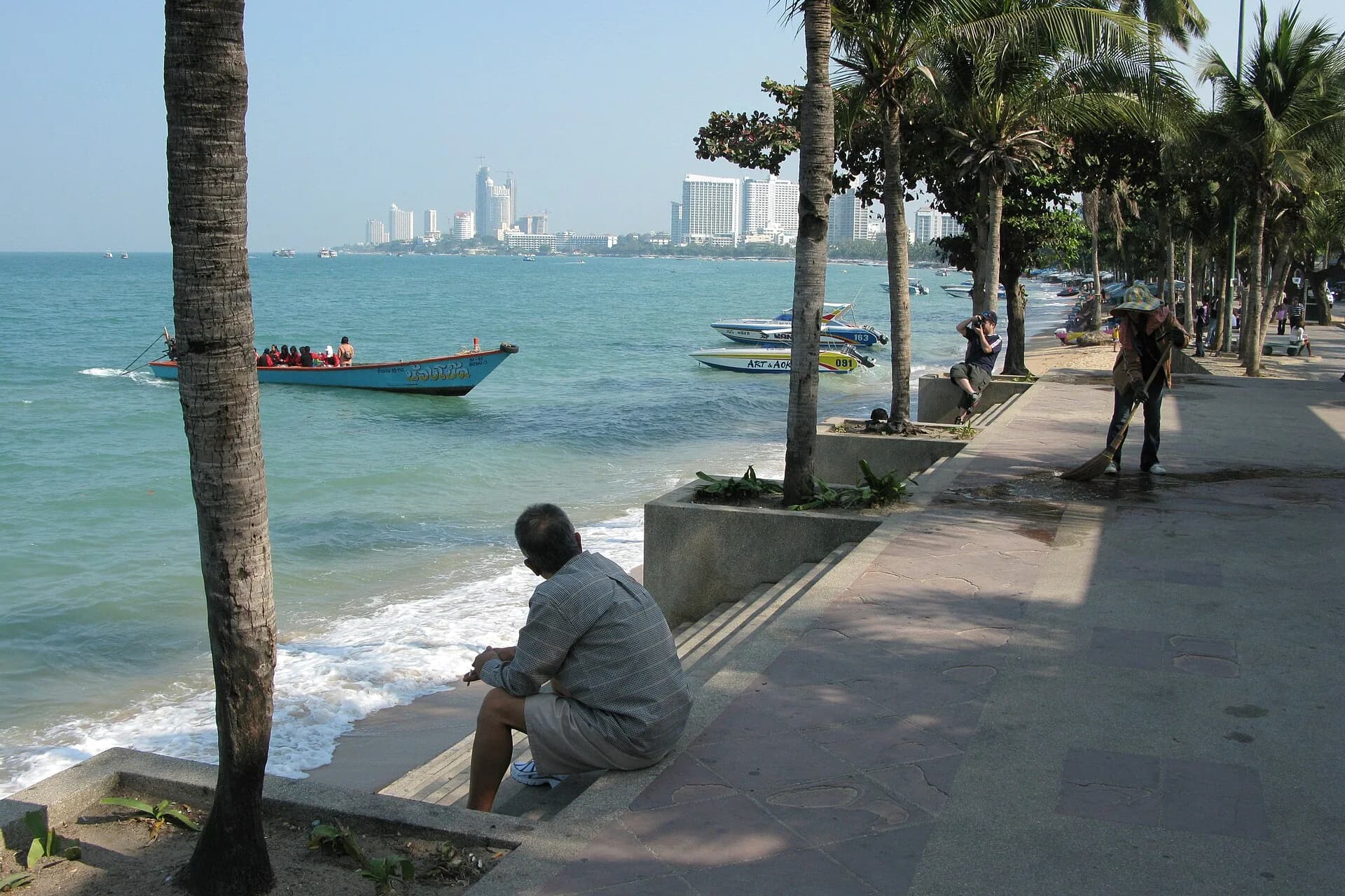 Пляж и Beach Road